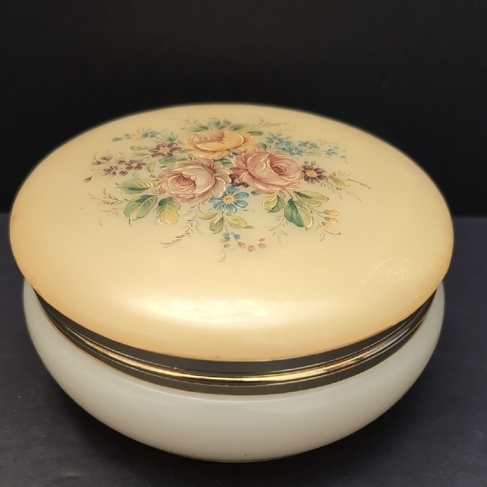 VGT, Italian Alabaster Large Yellow Round Lidded Trinket Box.